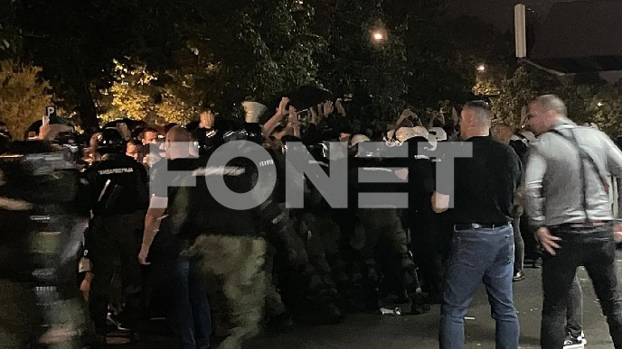 Policijski obruč oko SNS
